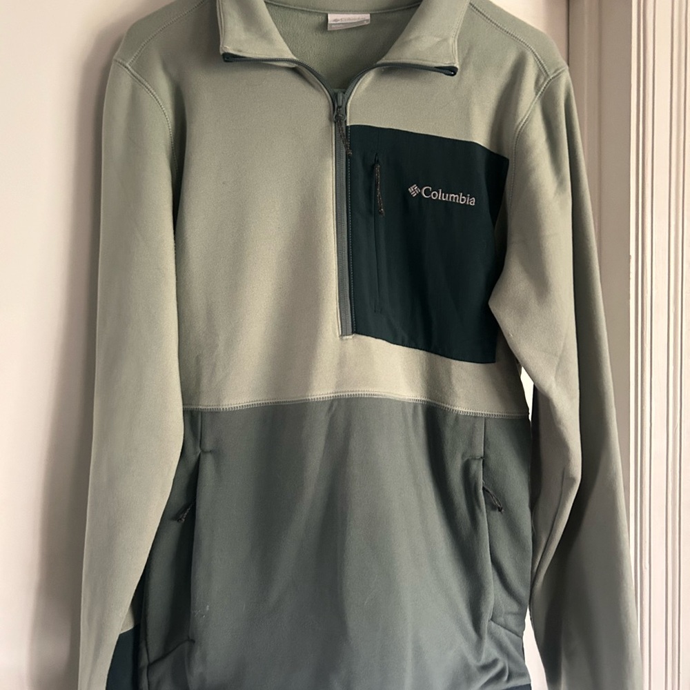 Columbia Olive Green Zip-Neck Jacket with Chest Pocket